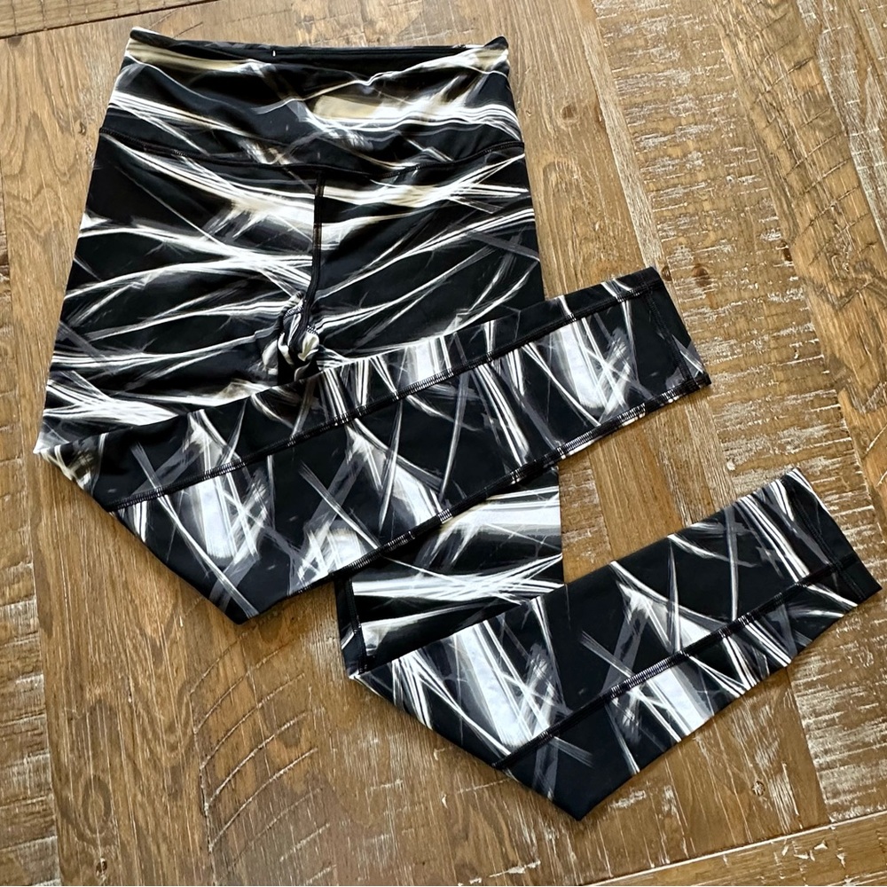 NEW Victoria’s Secret Knockout Activewear Leggings, Size Medium